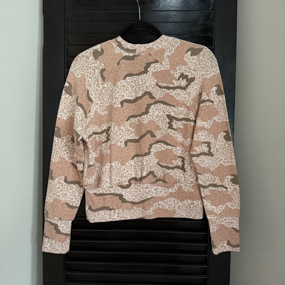 Anthropologie Monrow Leopard Print Camo Raglan Crewneck Sweatshirt Size M - Picture 4 of 12
